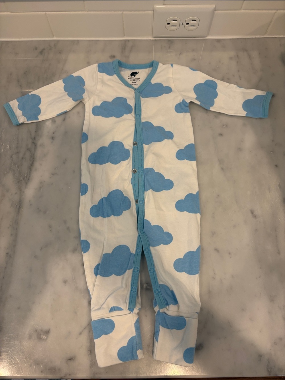 Monica + Andy Baby One-Piece Footless Pajamas in White with Blue Clouds 3-6m